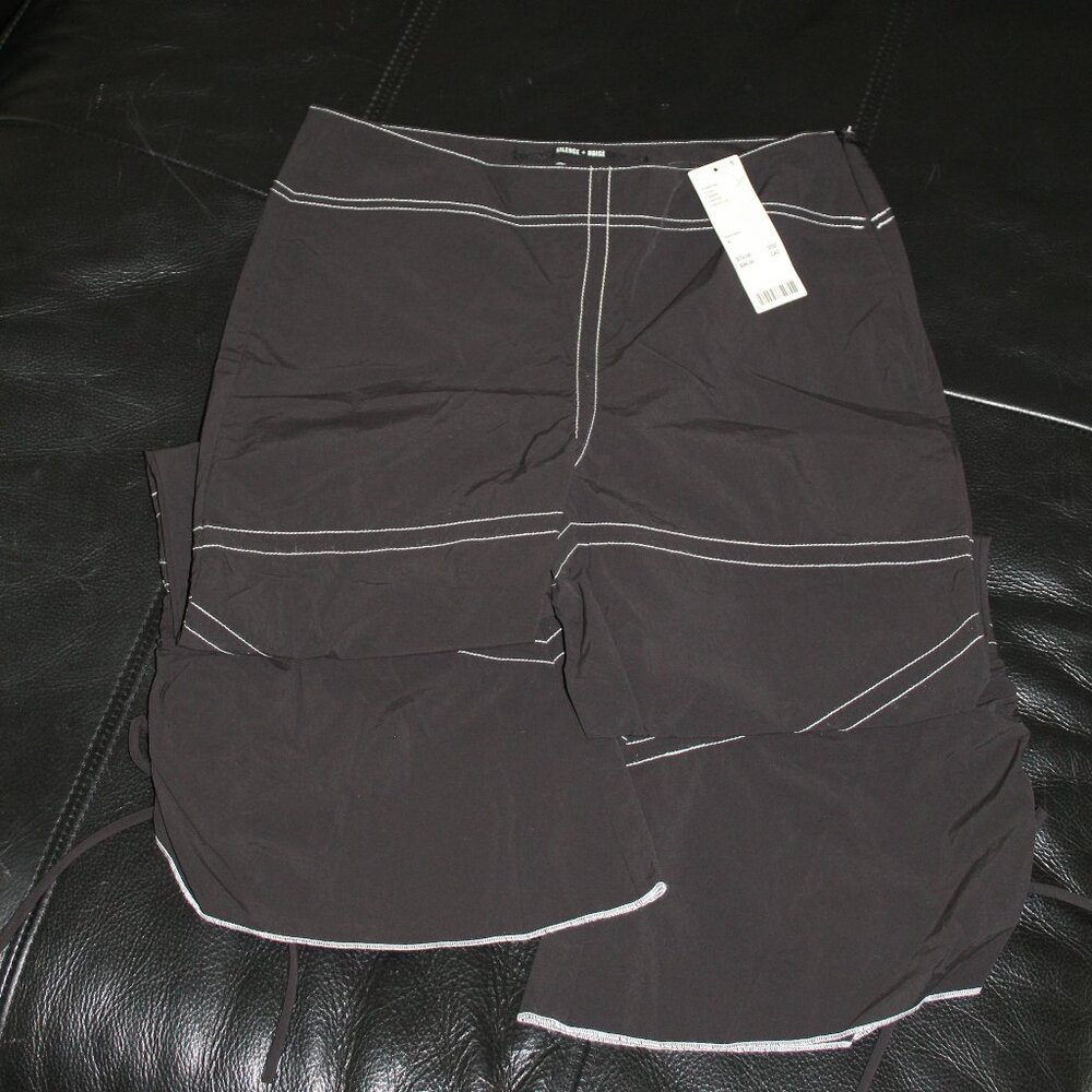Silence + Noise Utility Pant. Black w/ White trim. Size 4. New with Tags.